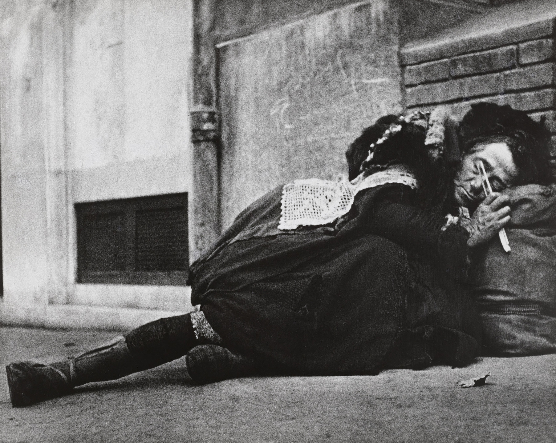 Lisette Model. Sleeping on Montparnasse. 1938