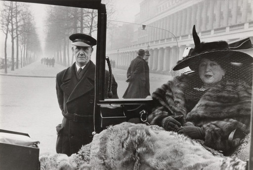 Mrs. Eveleigh Nash with her Chauffeur at Buckingham Palace Mall