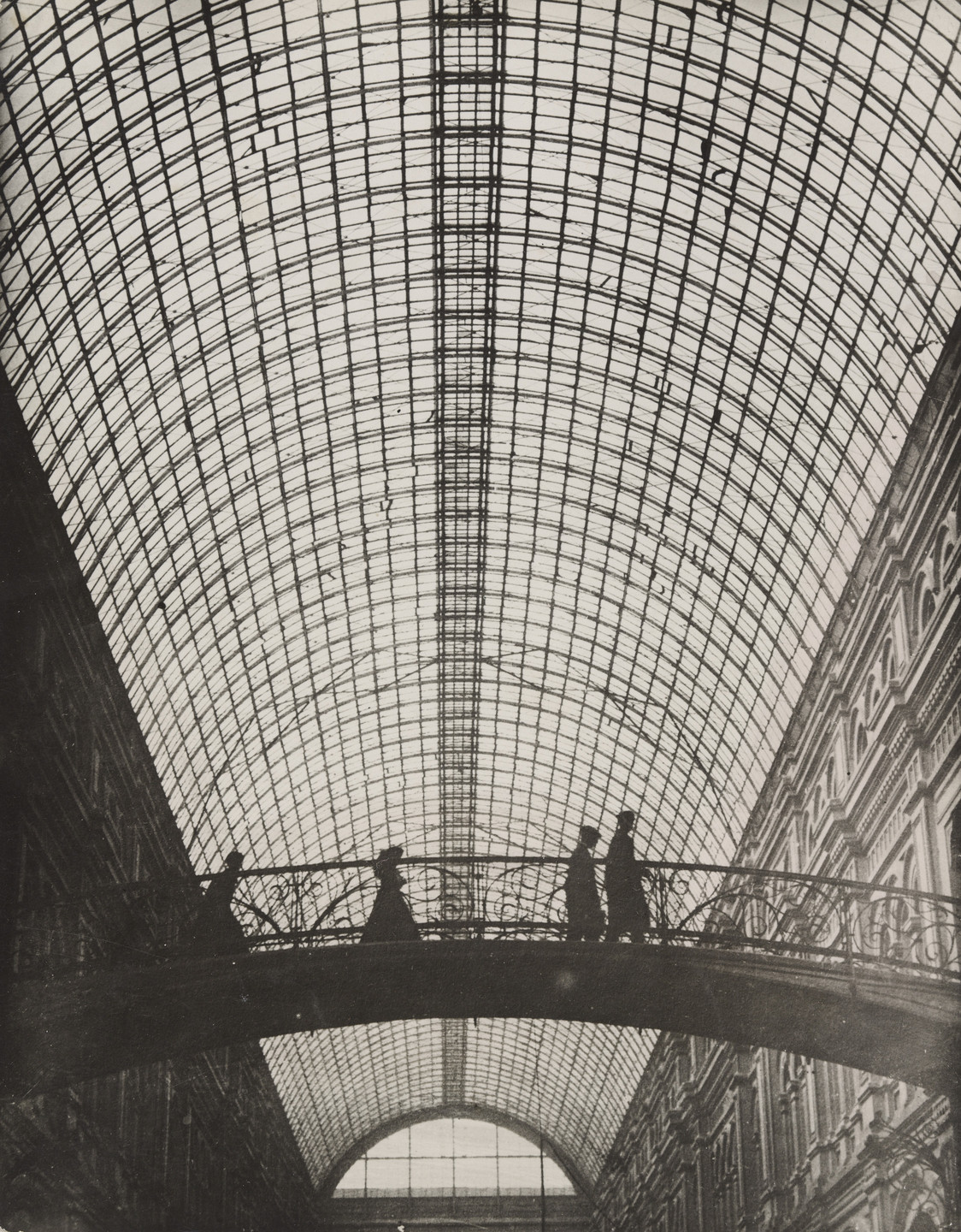Semyon Fridlyand. In the Gallery. 1927
