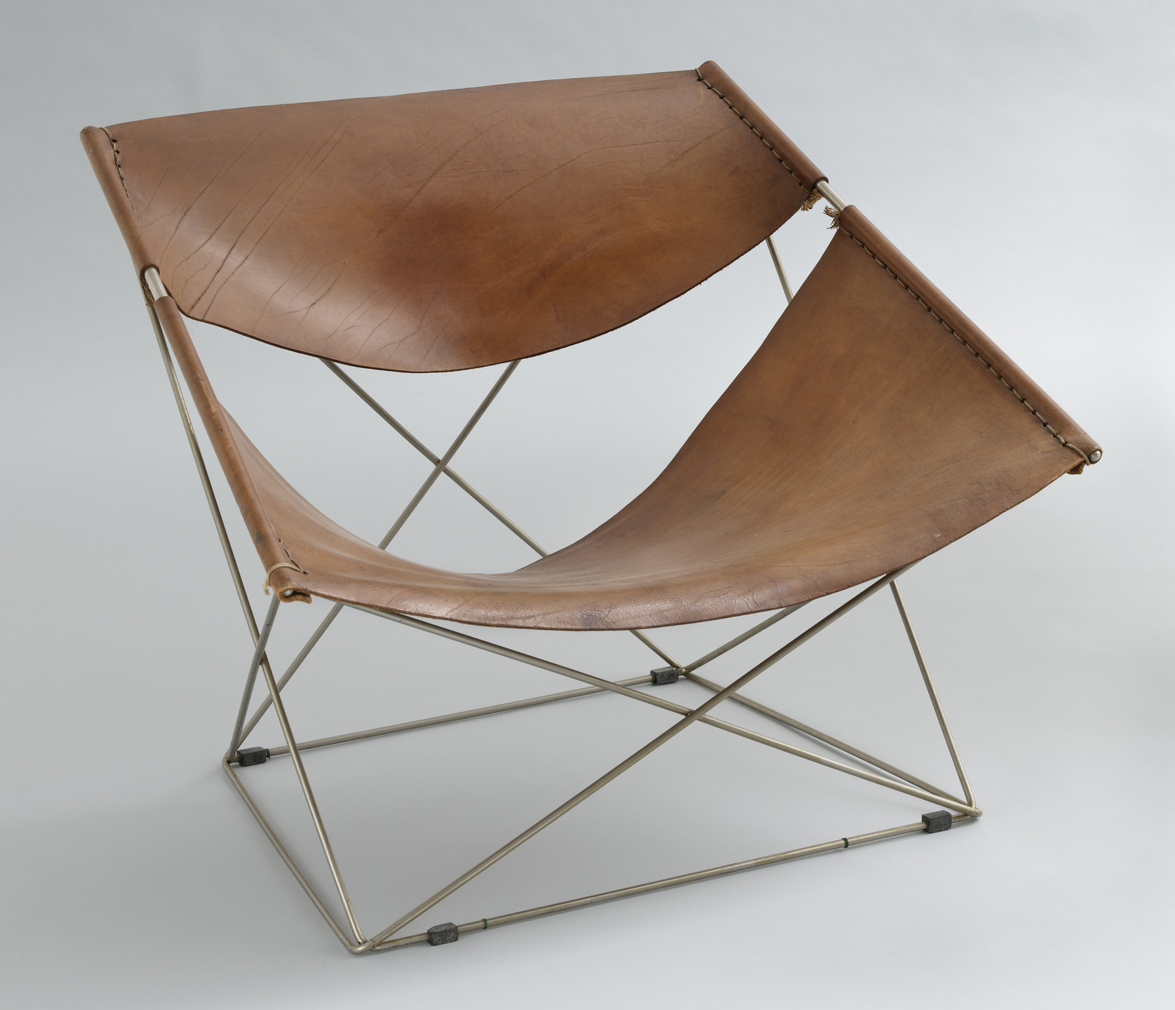 Pierre Paulin. Butterfly Chair (model 675). 1963