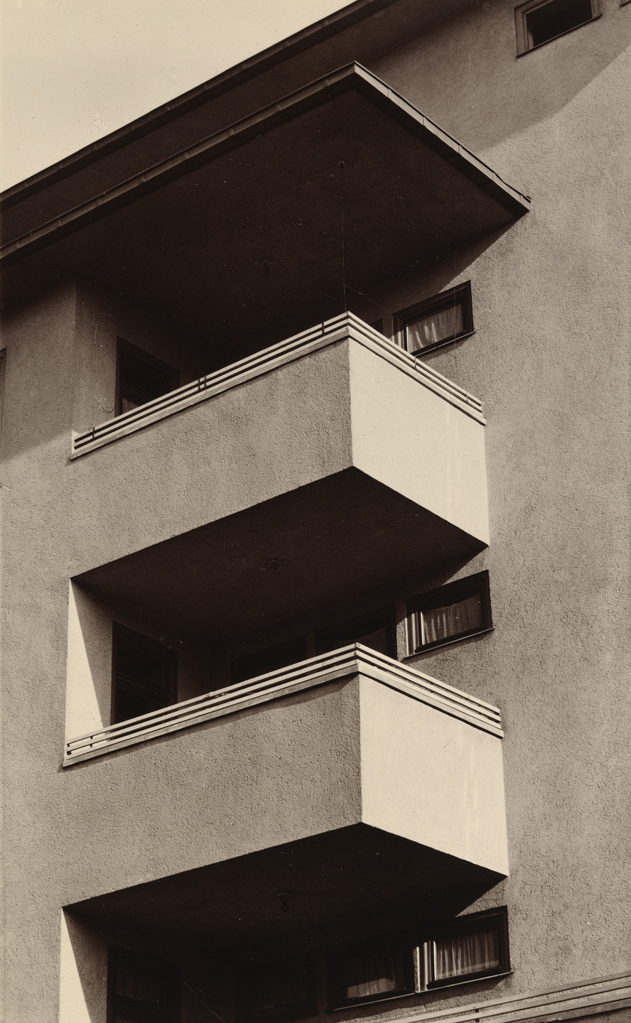 Werner Mantz. Cologne Kalkerfeld Settlement, Balcony of the Penthouse of the &#34;Blue Court&#34;. 1928