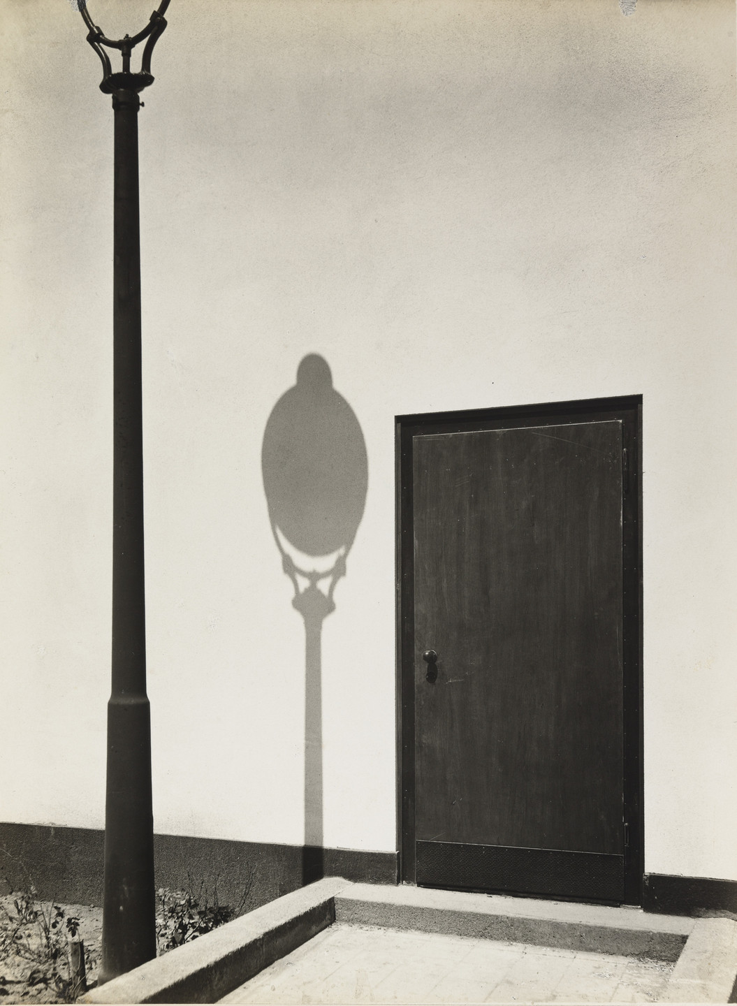Werner Mantz. Cologne Kalkerfeld Settlement, Streetlight. 1928