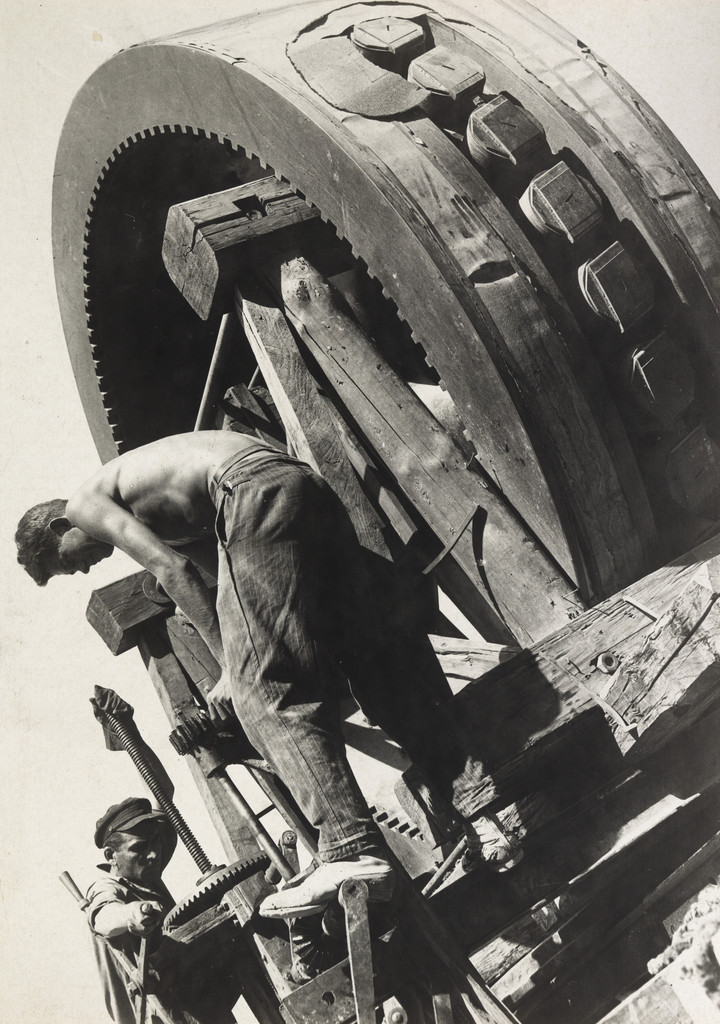 Assembling a Hydro-Generator at the Farkhad Power Station