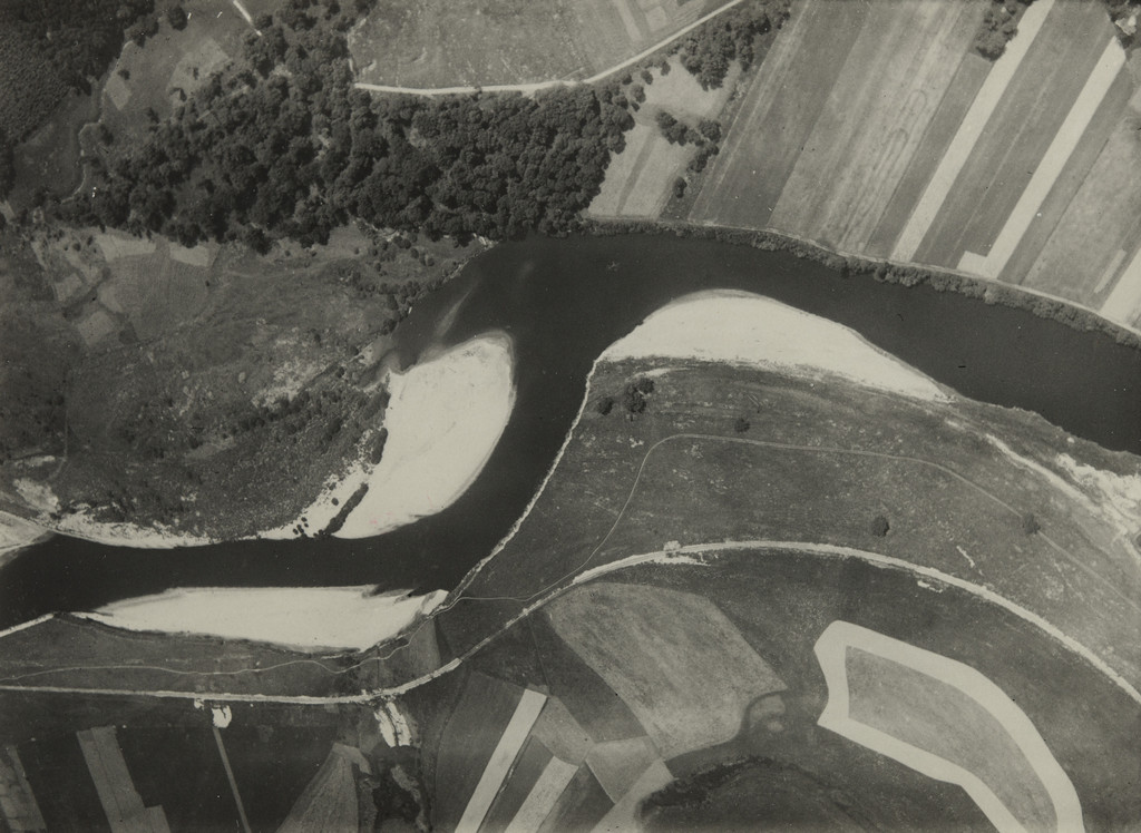 The Course of the Mulde with Sand Deposits in the Curves