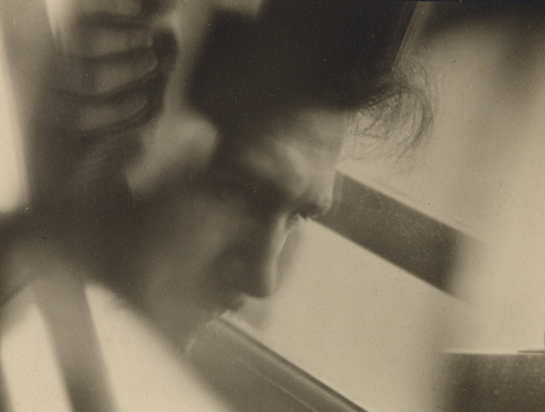 Alvin Langdon Coburn. Vortograph of Ezra Pound. 1916–17