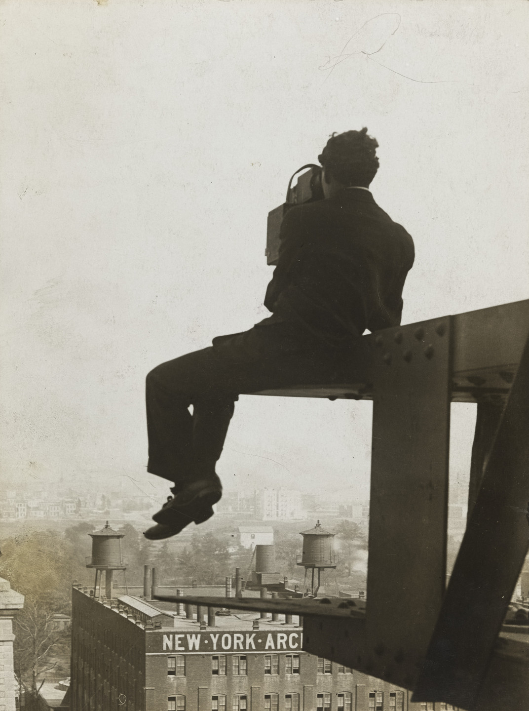 Underwood and Underwood. Photographing from the Blackwell&#39;s Island Bridge. 1907