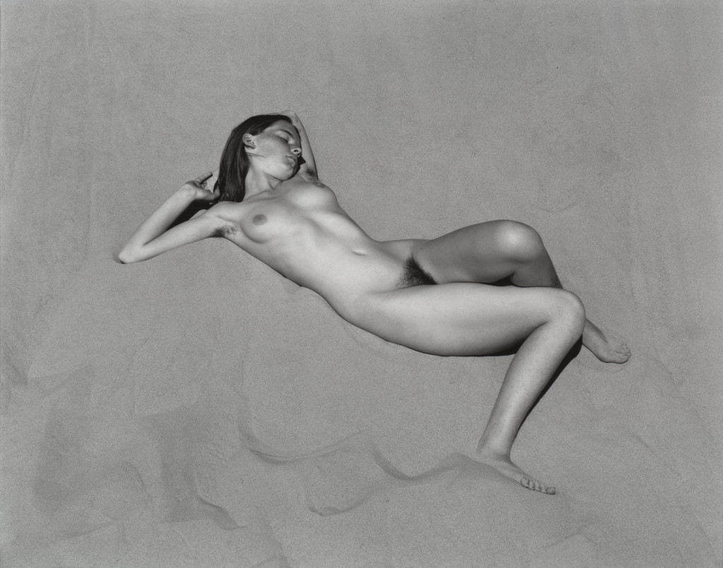 Nude on Sand, Oceano