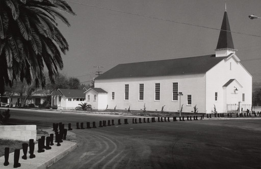 Eleanor Antin. 100 Boots on the Way to Church