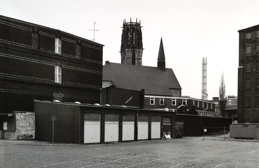 View of Saint Salvator, Duisburg. (Blick auf Sankt Salvator, Duisberg Altstadt), Thomas Struth, 1985