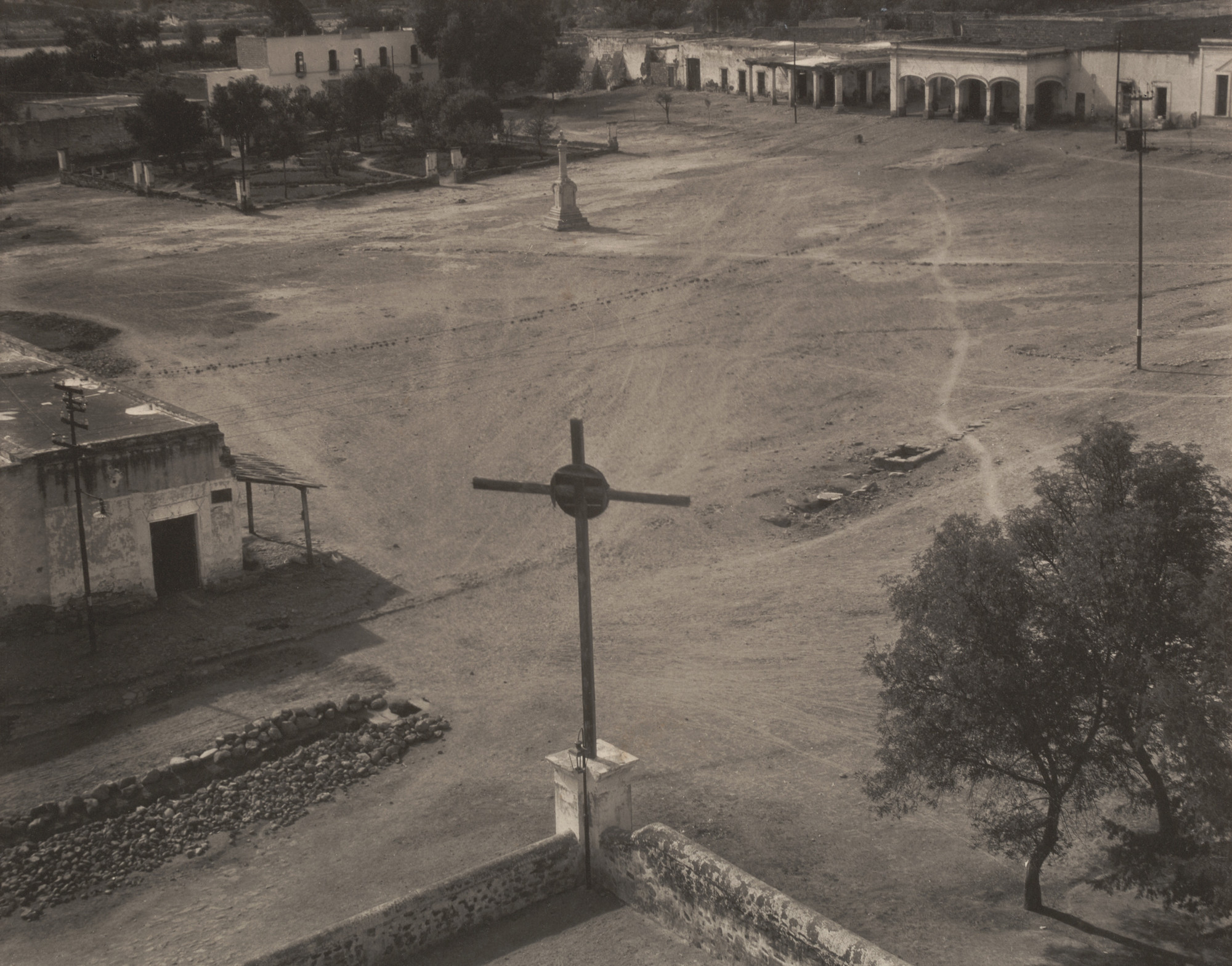 Edward Weston. Plaza, Tepotzotlán