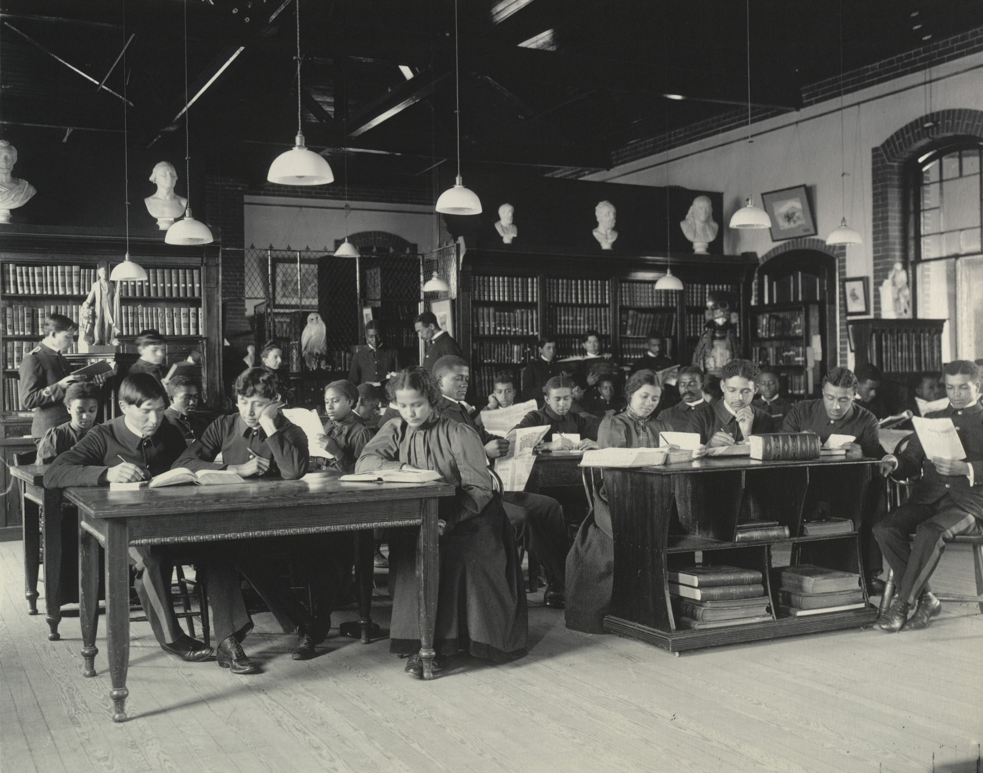 Frances Benjamin Johnston. English. Study in the Library
