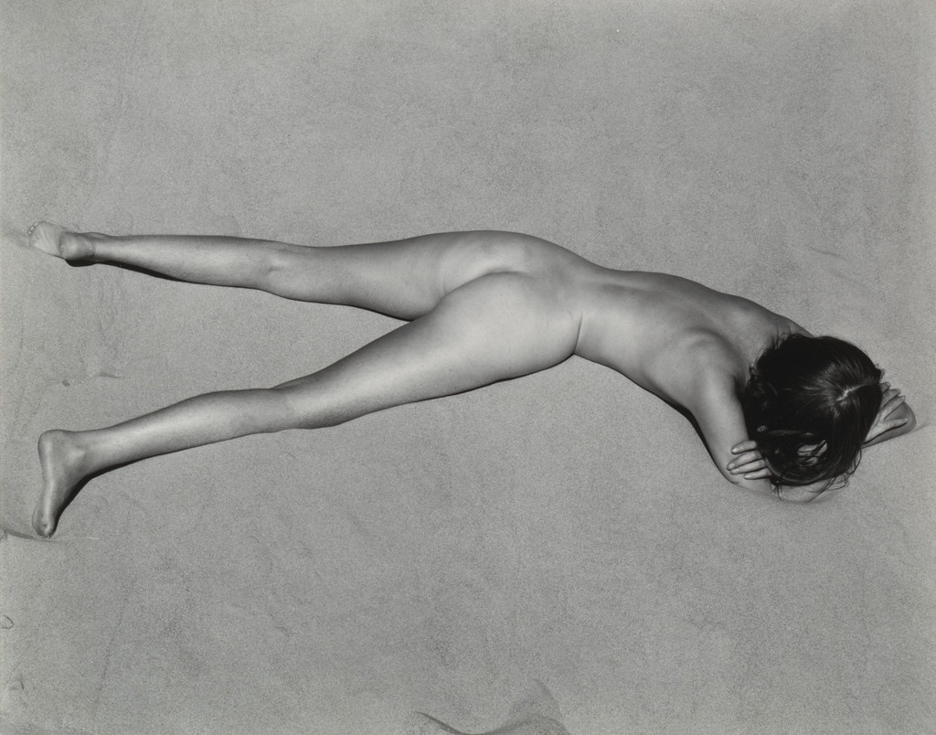 Nude on Sand, Oceano
