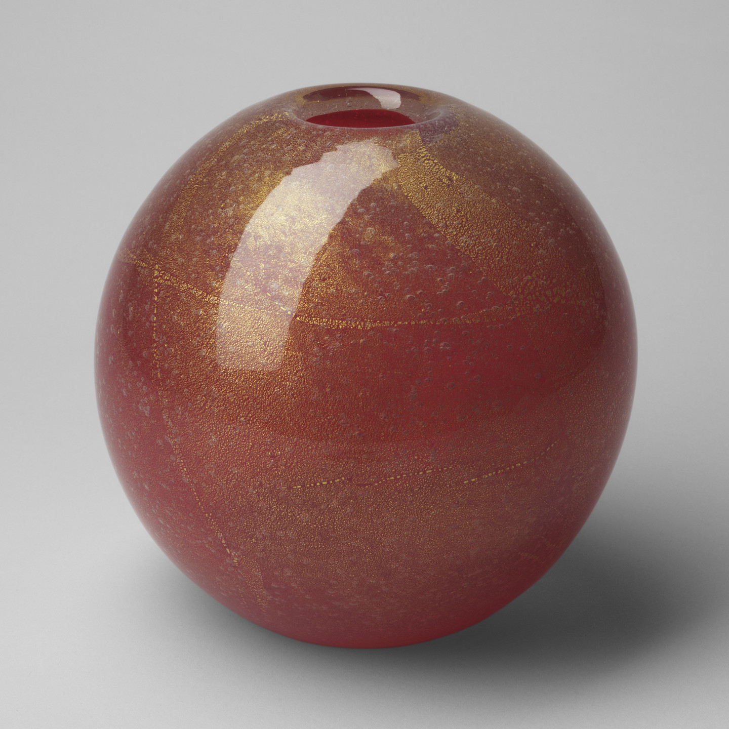 Seguso S.R.L., Murano, Italy. Vase. c. 1933-49
