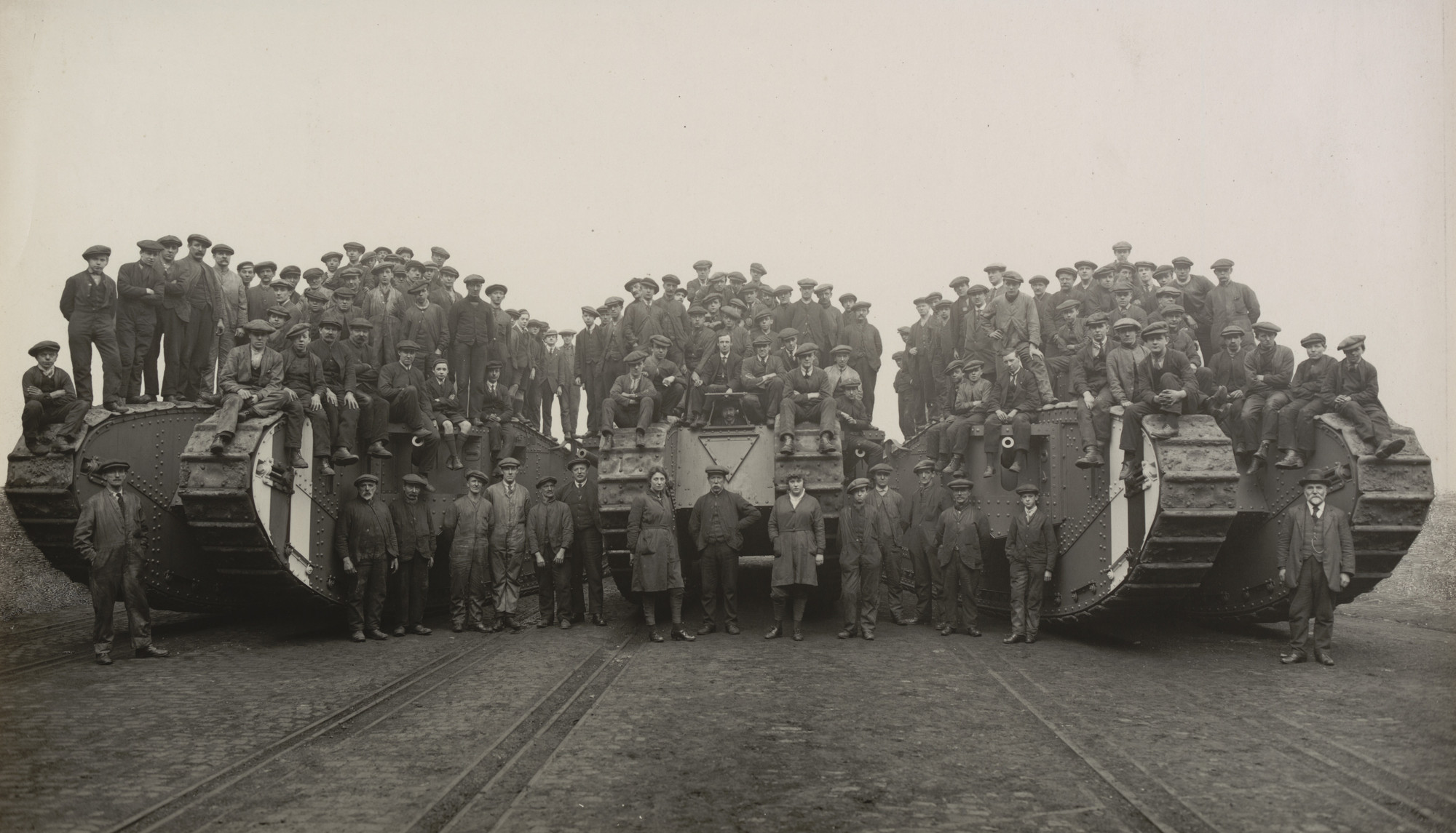 Unidentified photographer. British Workers and Tanks They Built, World War I. 1914-19