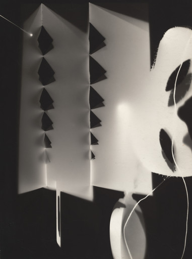 Man Ray (Emmanuel Radnitzky). Rayograph. 1922
