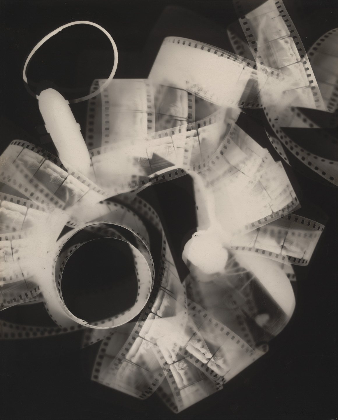 Man Ray (Emmanuel Radnitzky). Rayograph. 1923
