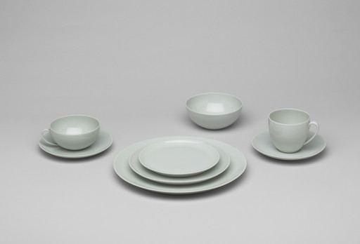 Dinnerware set