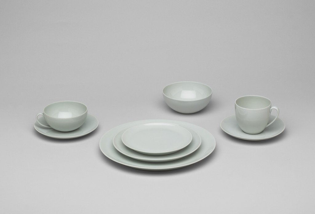 Dinnerware set