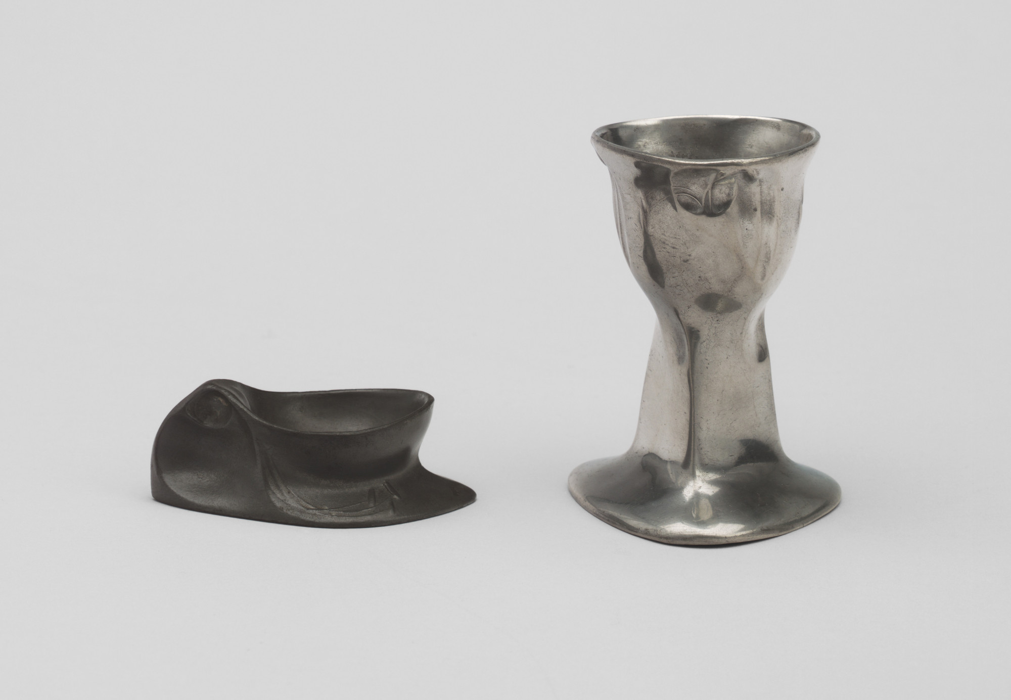 J. P. Kayser Sohn. Egg Cup and Salt Cup. 1902-1904