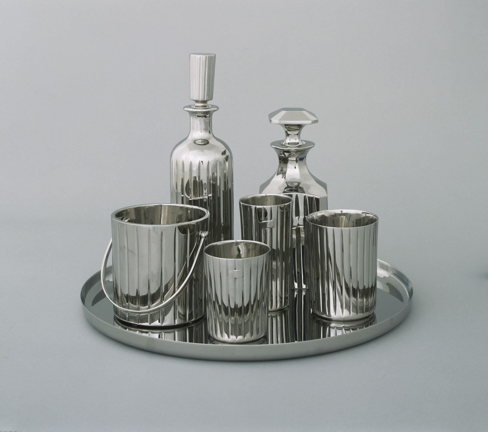 Baccarat コニャックボトル 1986年製 Jeff Koons. Baccarat Crystal Set. 1986 | MoMA