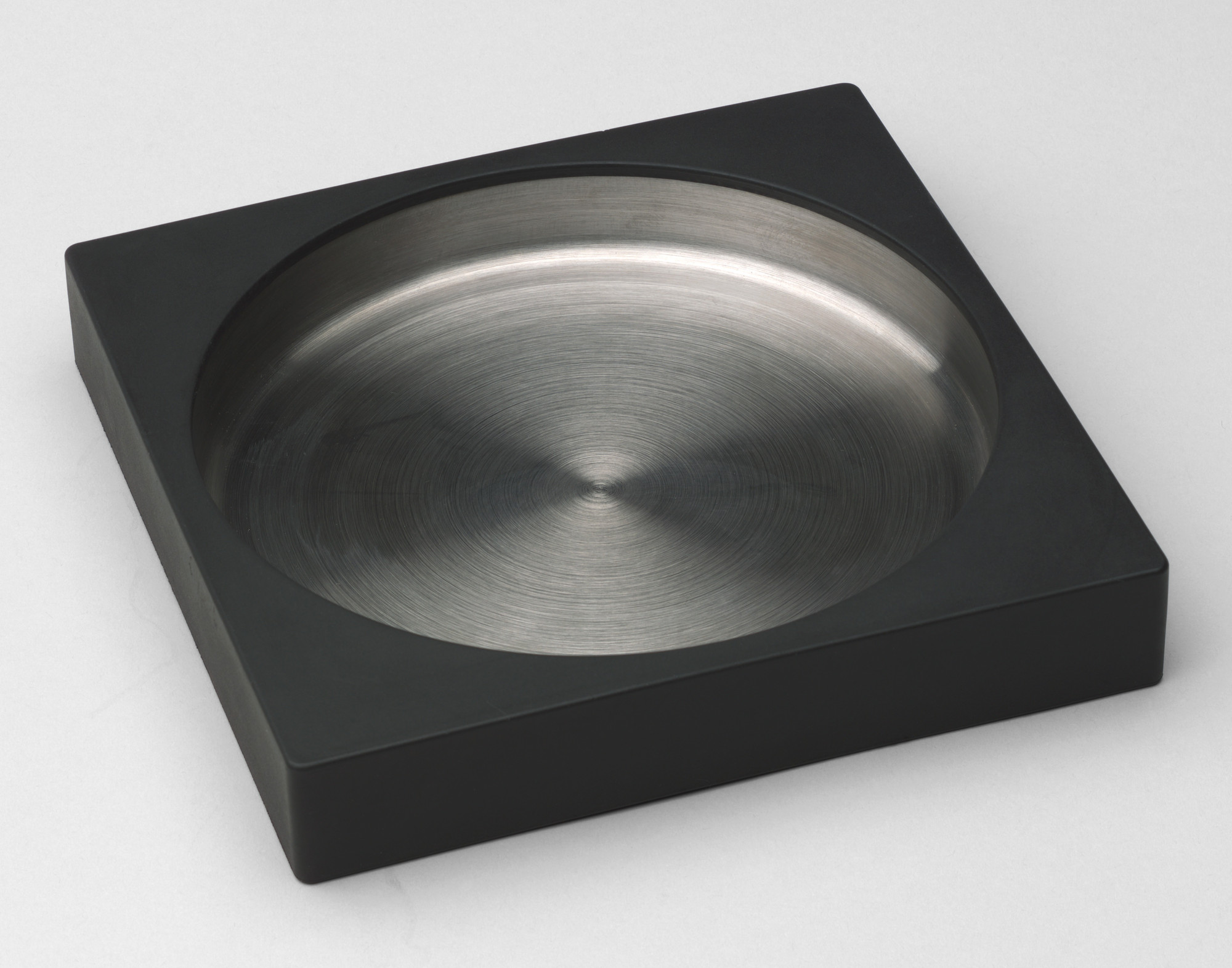 gom design masayuki kurokawa 置物 Masayuki Kurokawa. Gom Ashtray. 1975 | MoMA