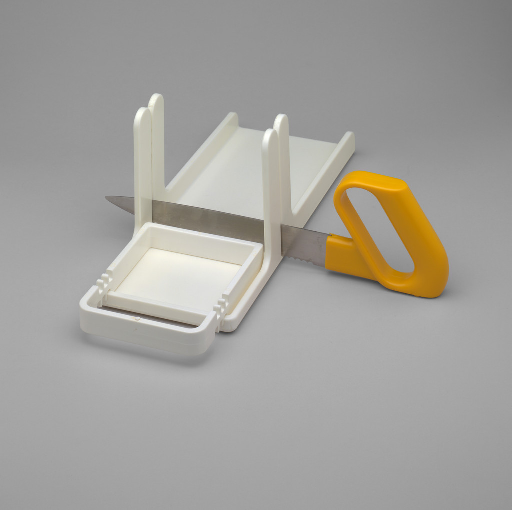 Kitchen Knife and Cutting Board