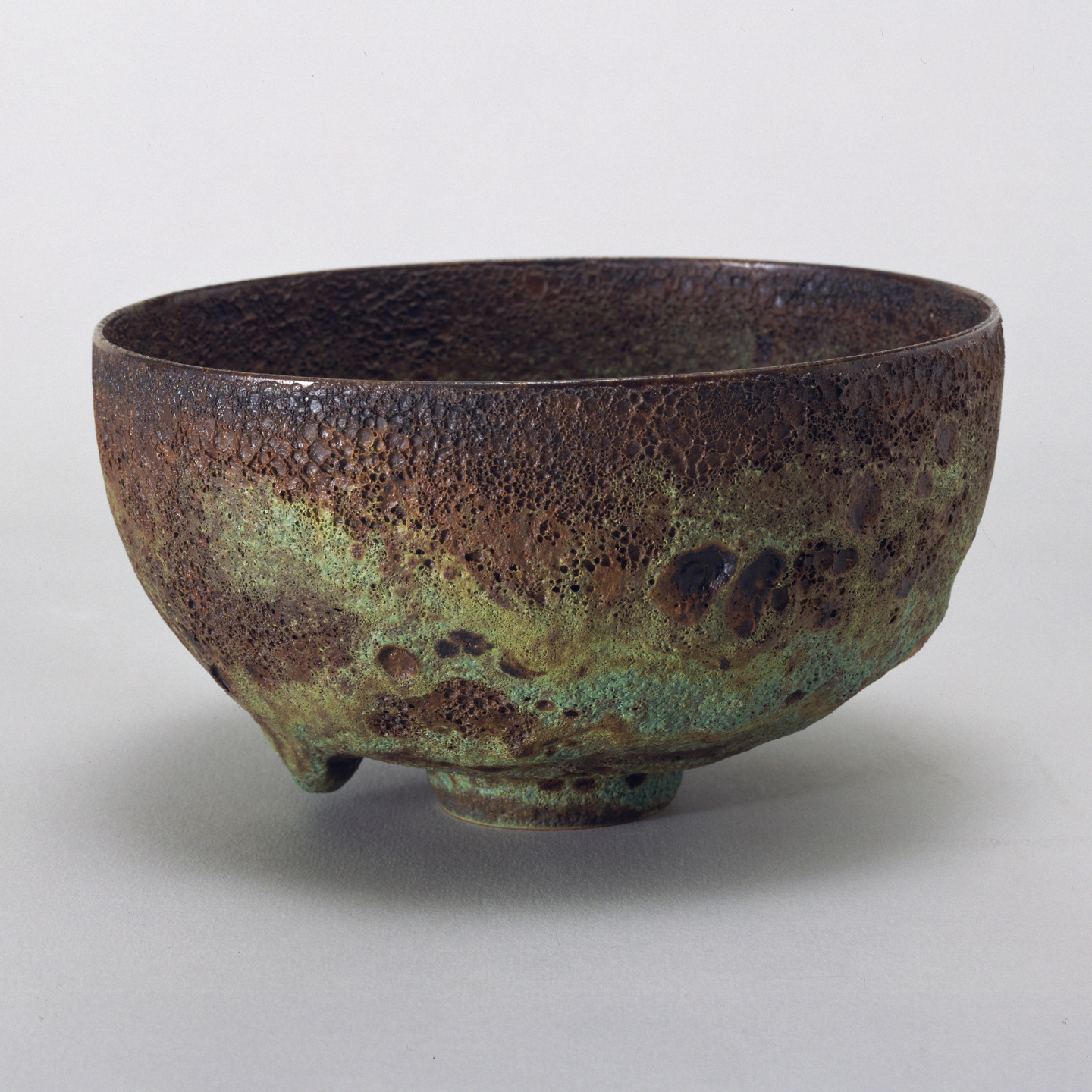 Gertrud Natzler, Otto Natzler. Bowl (no. L637). 1961