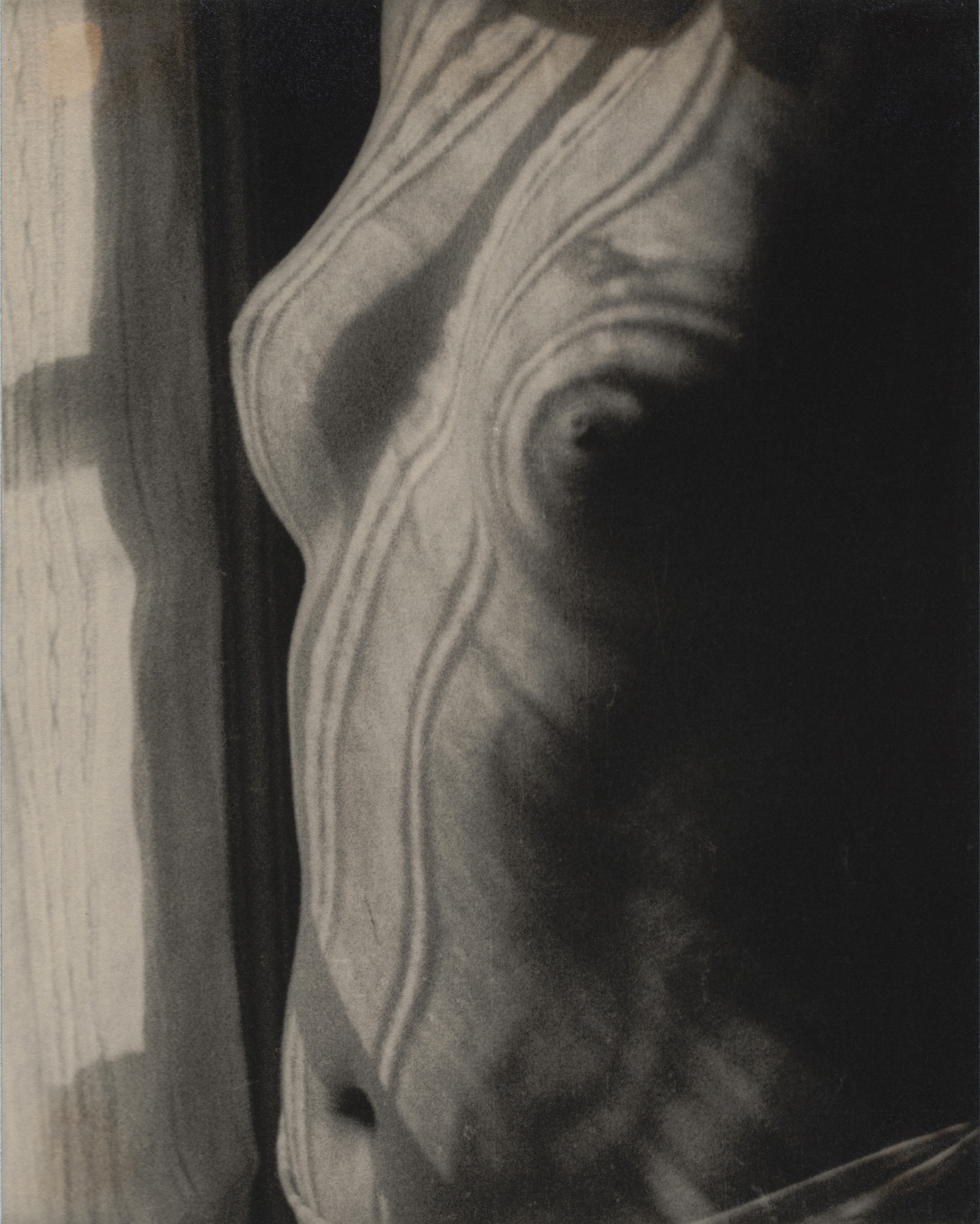 Man Ray (Emmanuel Radnitzky). Torso