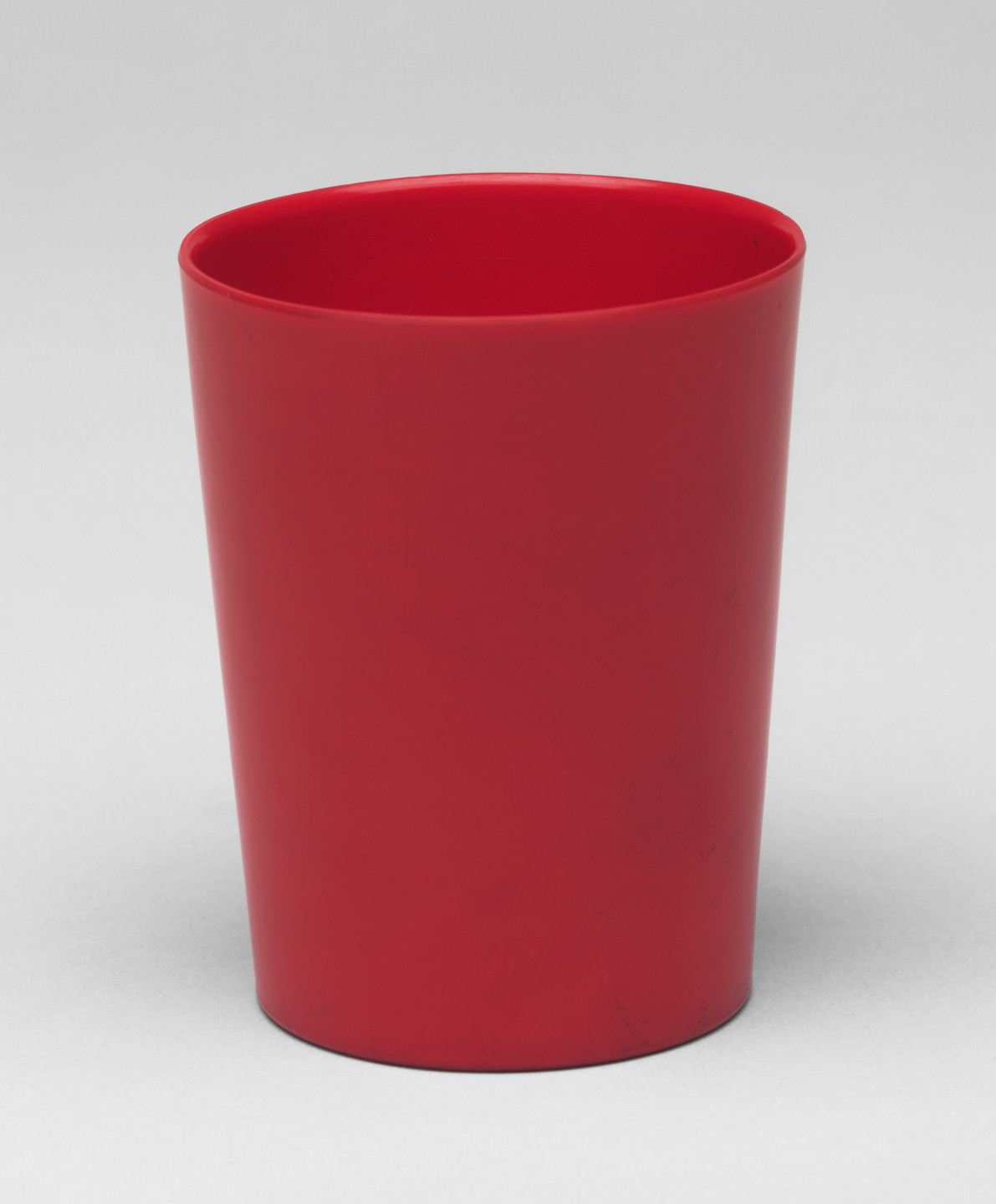 Hemco Plastics Div. of Bryant Electrical Co., Bridgeport, CT. Tumbler. c. 1939