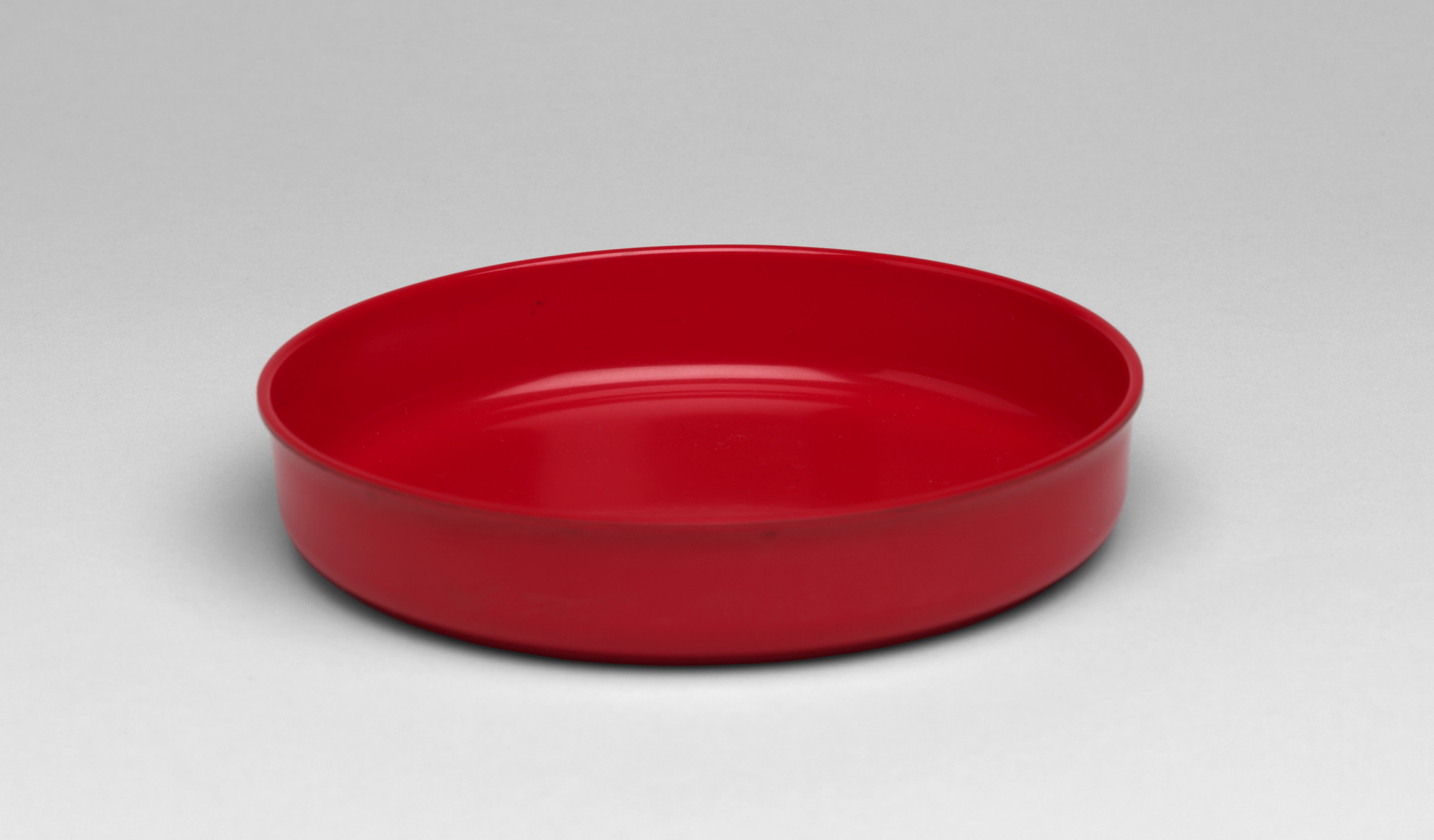 Hemco Plastics Div. of Bryant Electrical Co., Bridgeport, CT. Dish. c. 1939