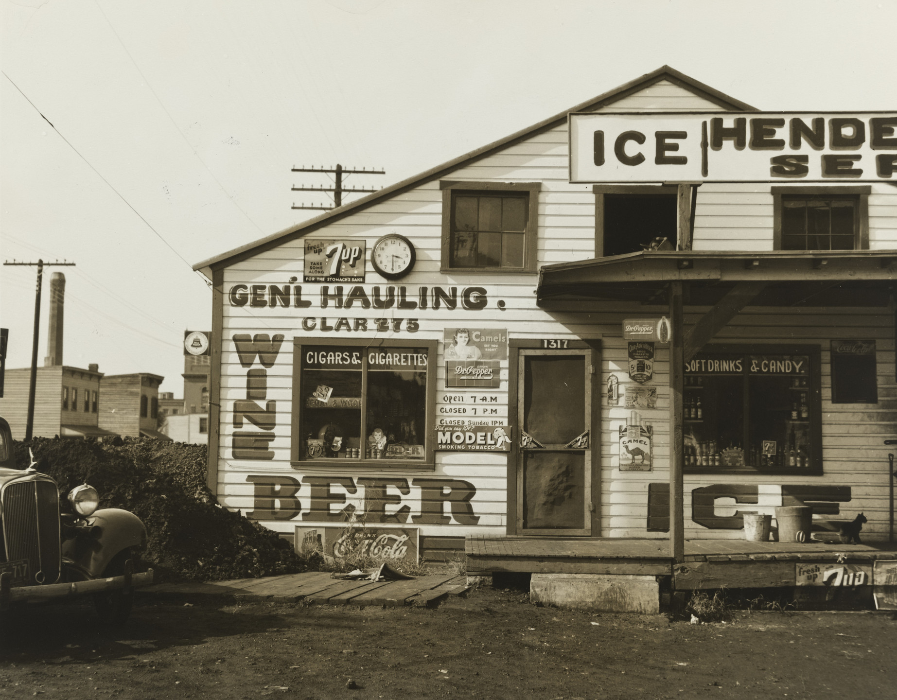 John Vachon. Icehouse, Rosslyn, Virginia. 1937
