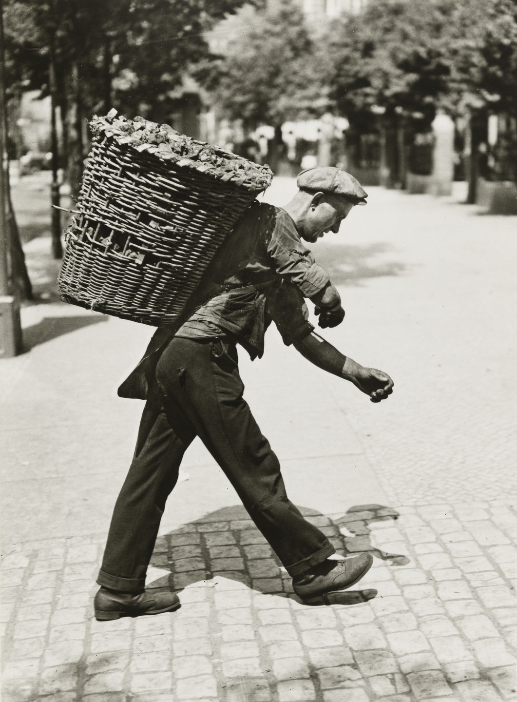 Friedrich Seidenstücker. Coal Porter, Berlin. 1930