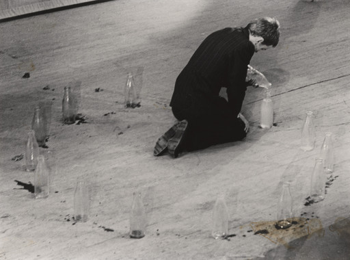 Zyklus for Water-Pails (1962), performed during Internationaal Programma Nieuwste Muziek, Nieuwste Theater, Nieuwste Literatuur, De Kleine Komedie, Amsterdam, December 18, 1963