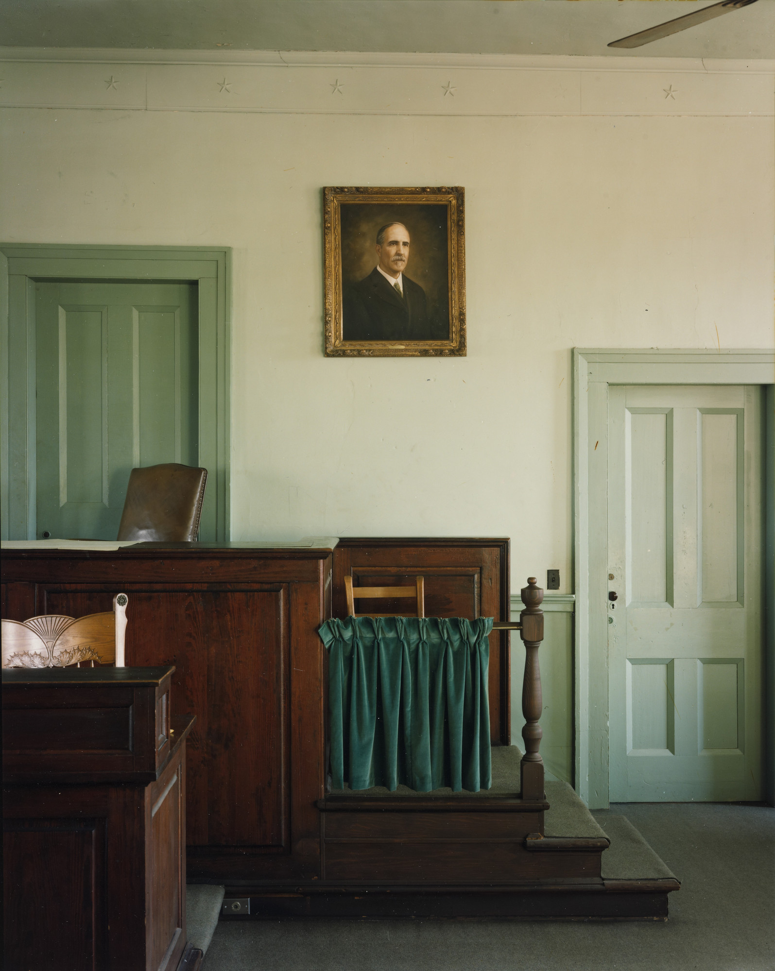 Stephen Shore. Greene County Court House, Greensboro, Georgia, January 28, 1976