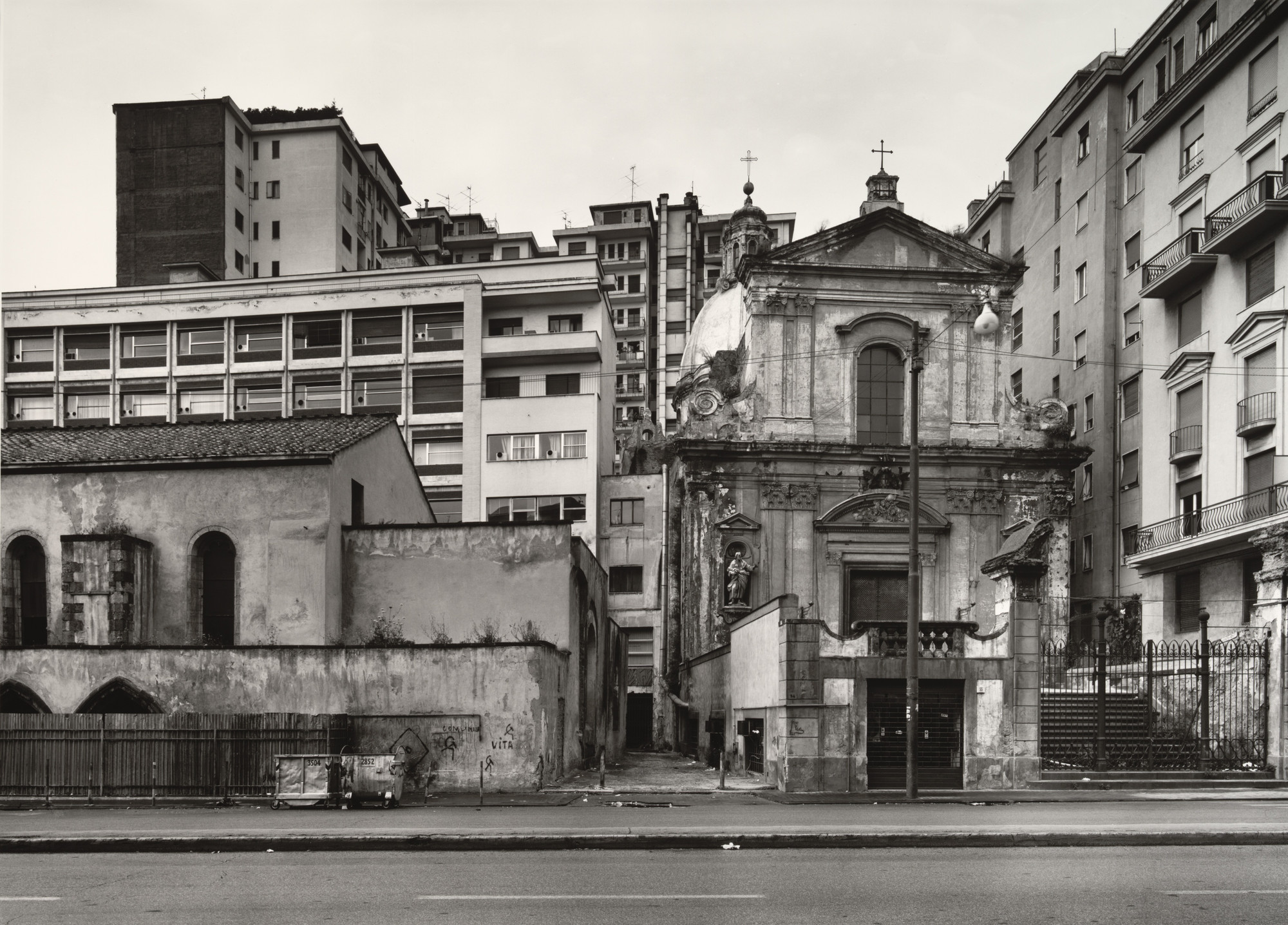 Thomas Struth. Via Medina, Naples. 1988