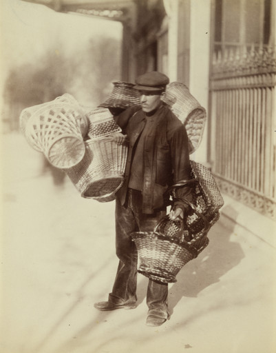 Eugène Atget. Marchand de paniers. 1899-1900
