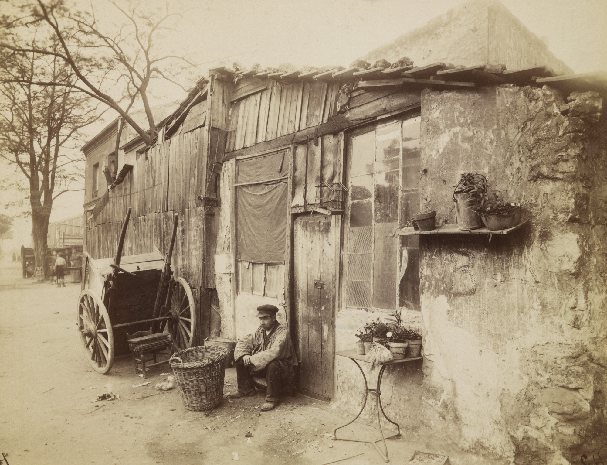 Eugène Atget. Villa d'un chiffonnier, boulevard Masséna