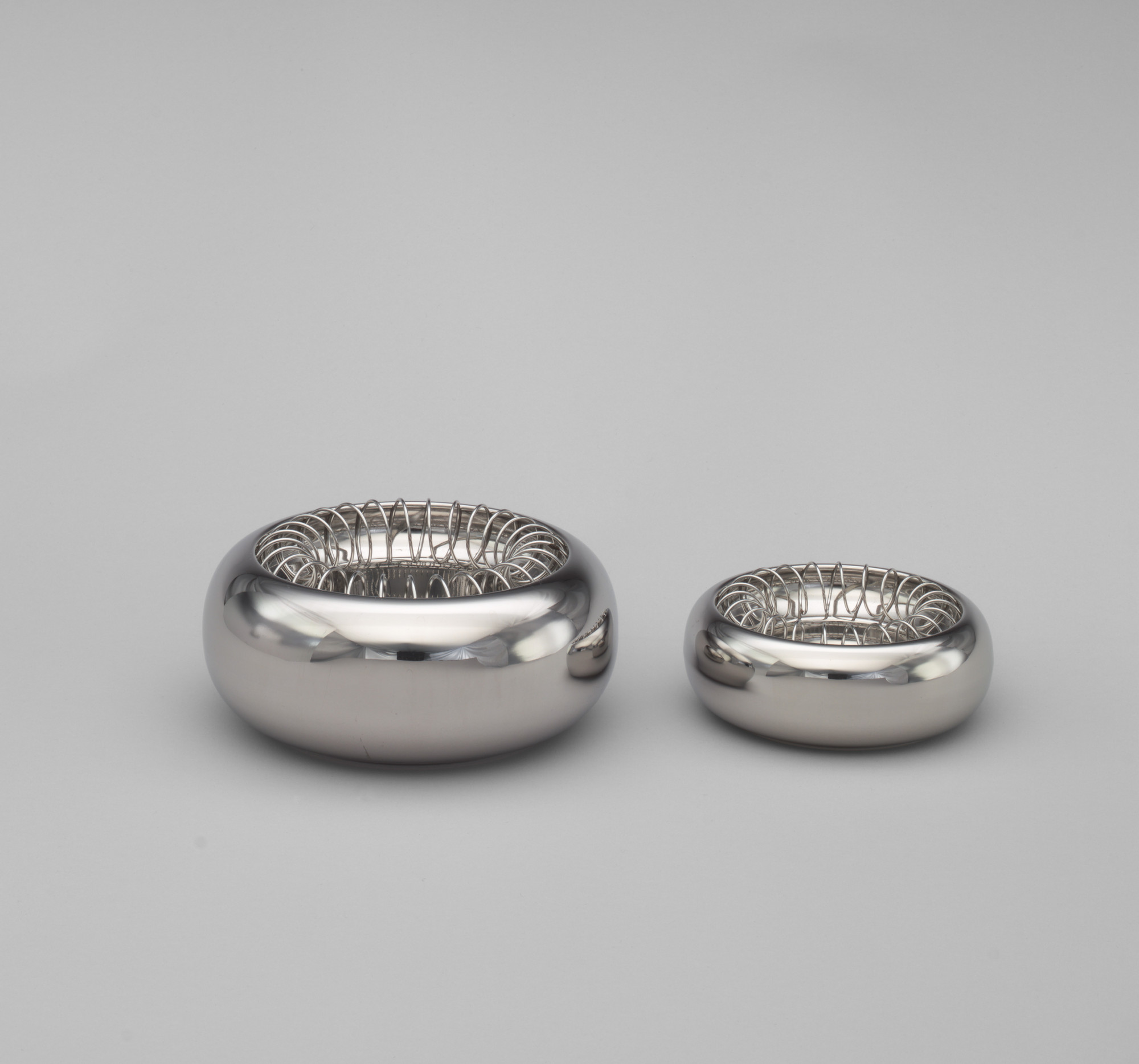 ALESSI スパイラルアッシュトレイ　灰皿　アッキレ・カスティリオーニ Spirale: Ashtray by Achille Castiglioni | Alessi