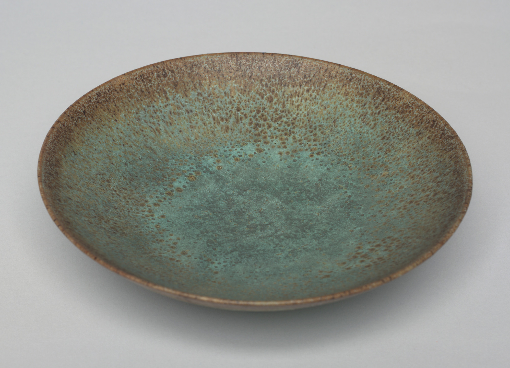 Gertrud Natzler, Otto Natzler. Footed Dish (no. 6223). 1945