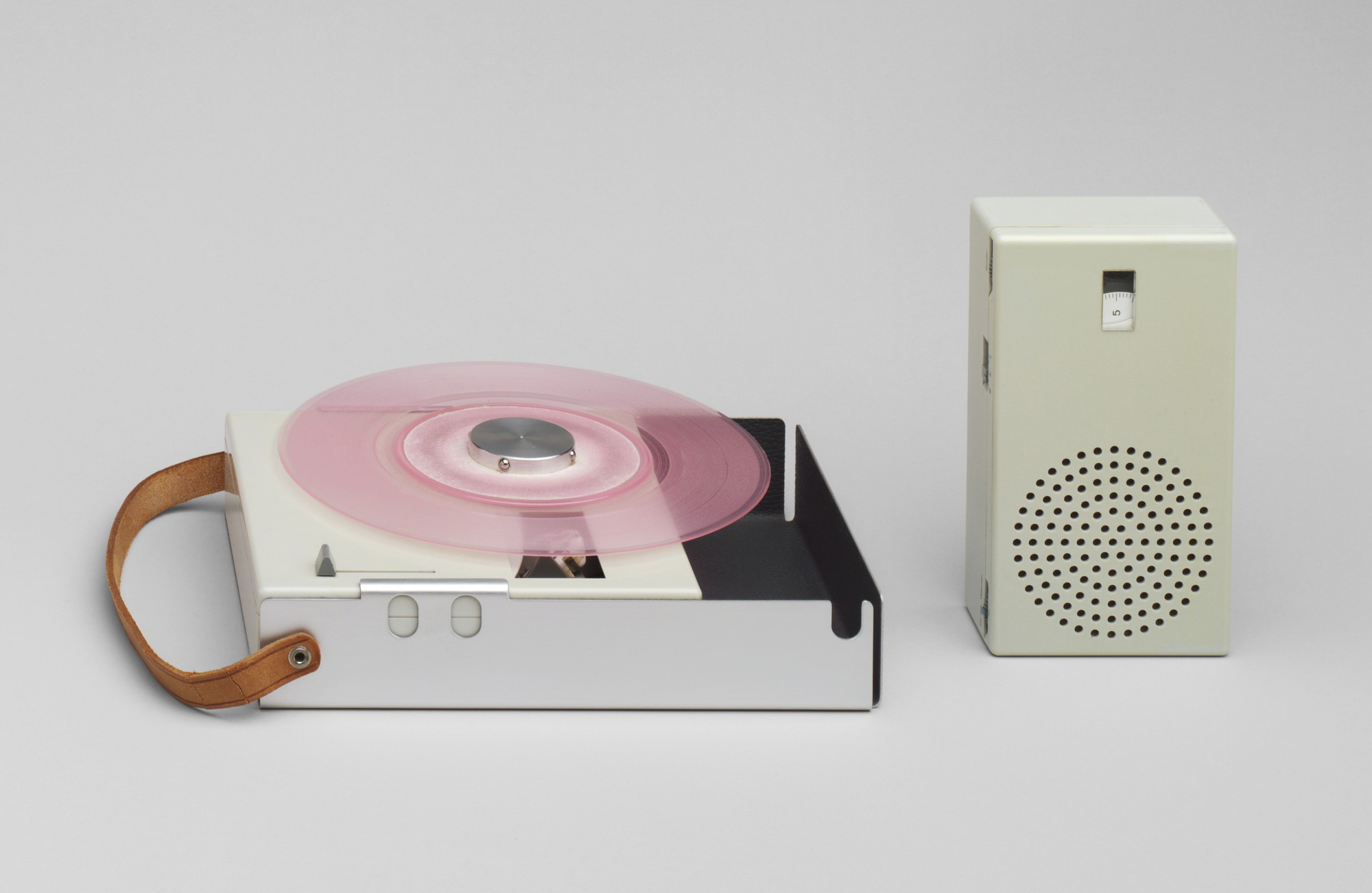 Dieter Rams. Portable Transistor Radio and Phonograph (model TP 1