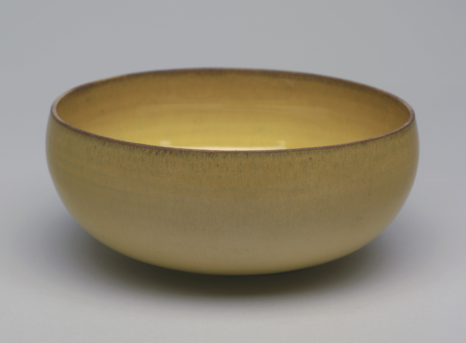 Gertrud Natzler, Otto Natzler. Bowl (no. 7448). 1946