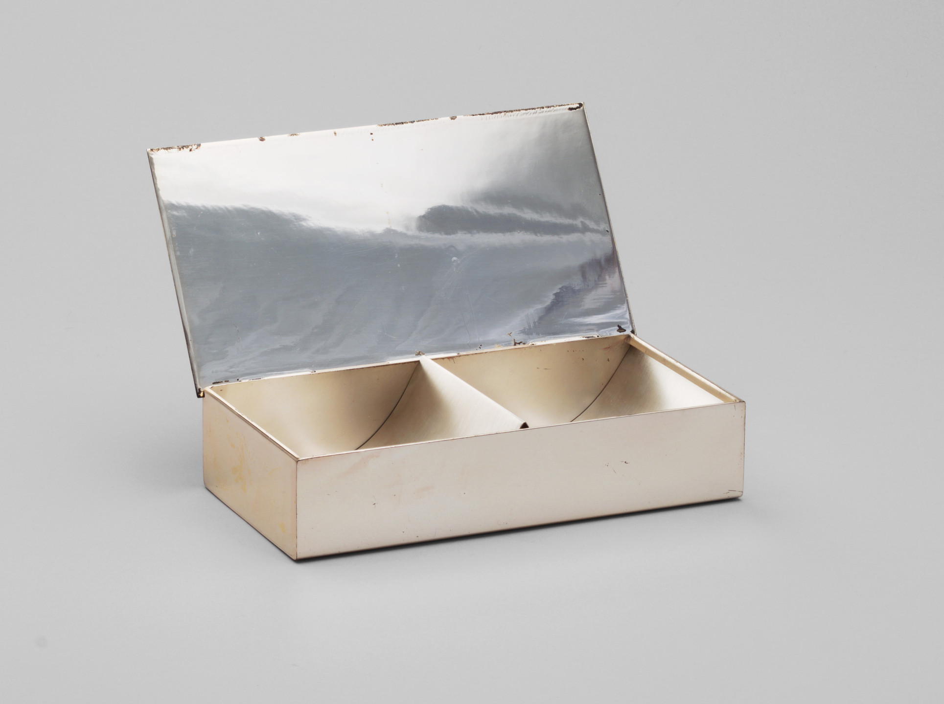 Cravell, Inc., Long Island, NY. Cigarette Box. 1940s