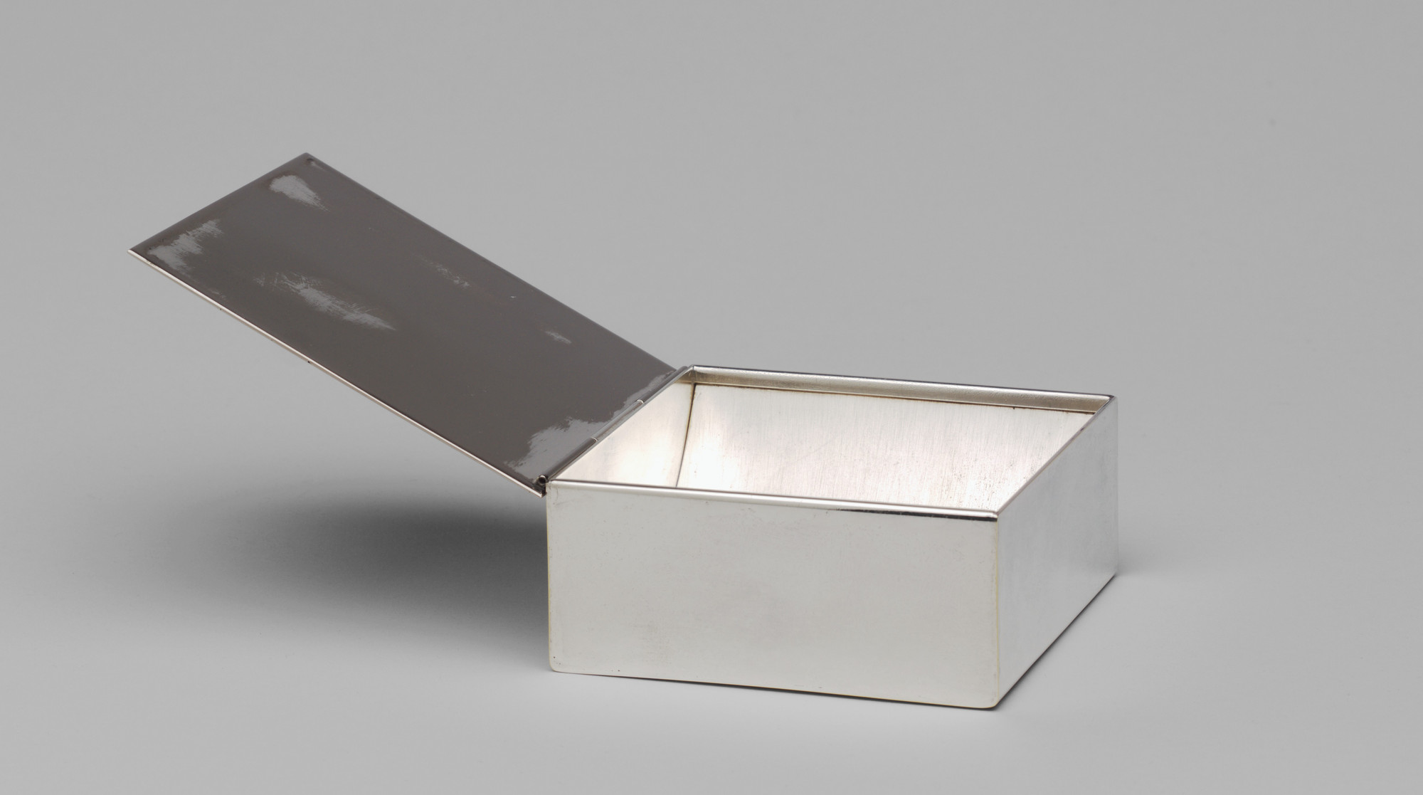 Cravell, Inc., Long Island, NY. Cigarette Box. 1940s
