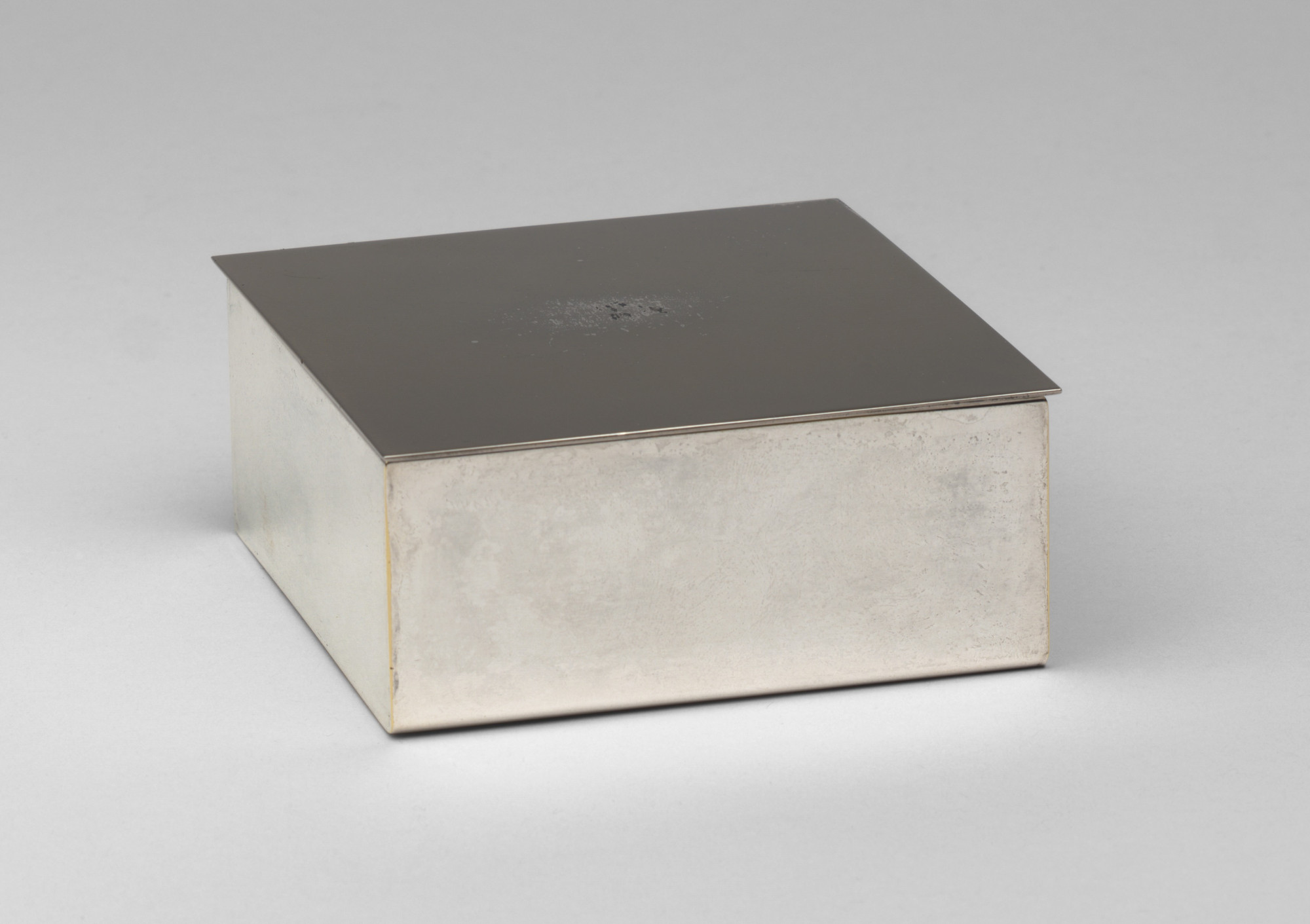 Cravell, Inc., Long Island, NY. Cigarette Box. 1940s