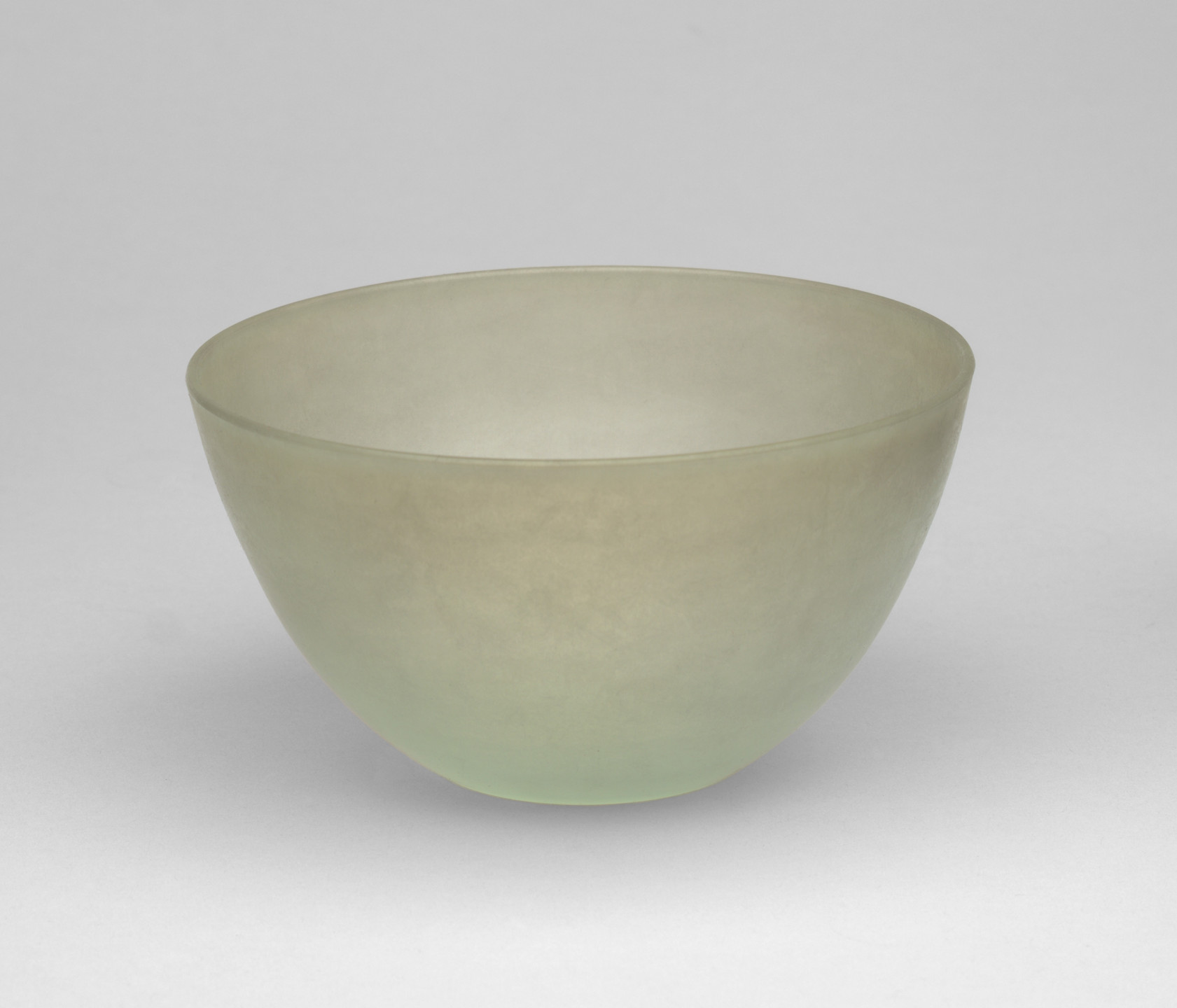 Earl S. Tupper. Bowl (Exhibited in the US Pavilion in the 1951 Milan Triennale). 1945