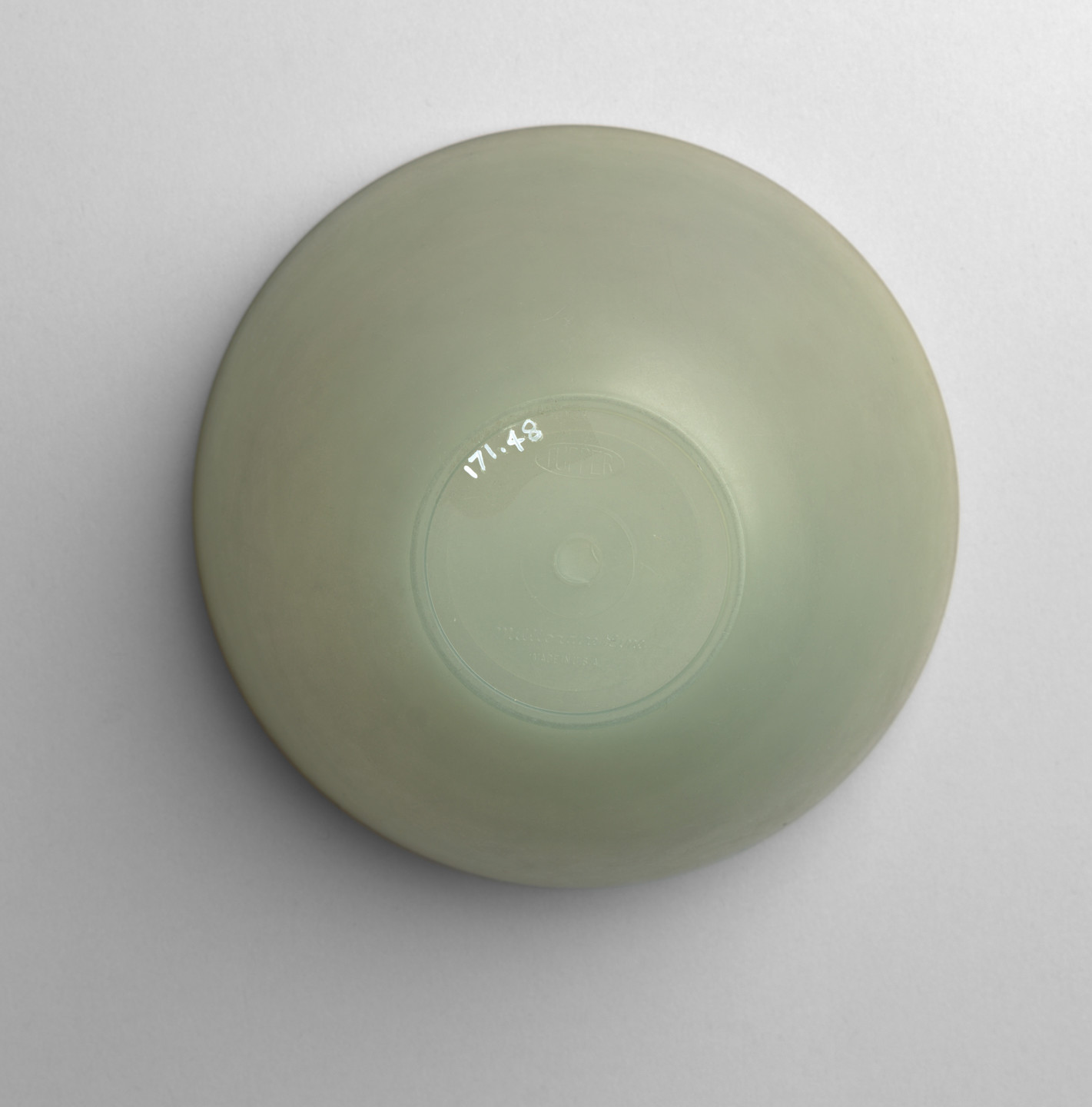 Earl S. Tupper. Bowl (Exhibited in the US Pavilion in the 1951 Milan Triennale). 1945