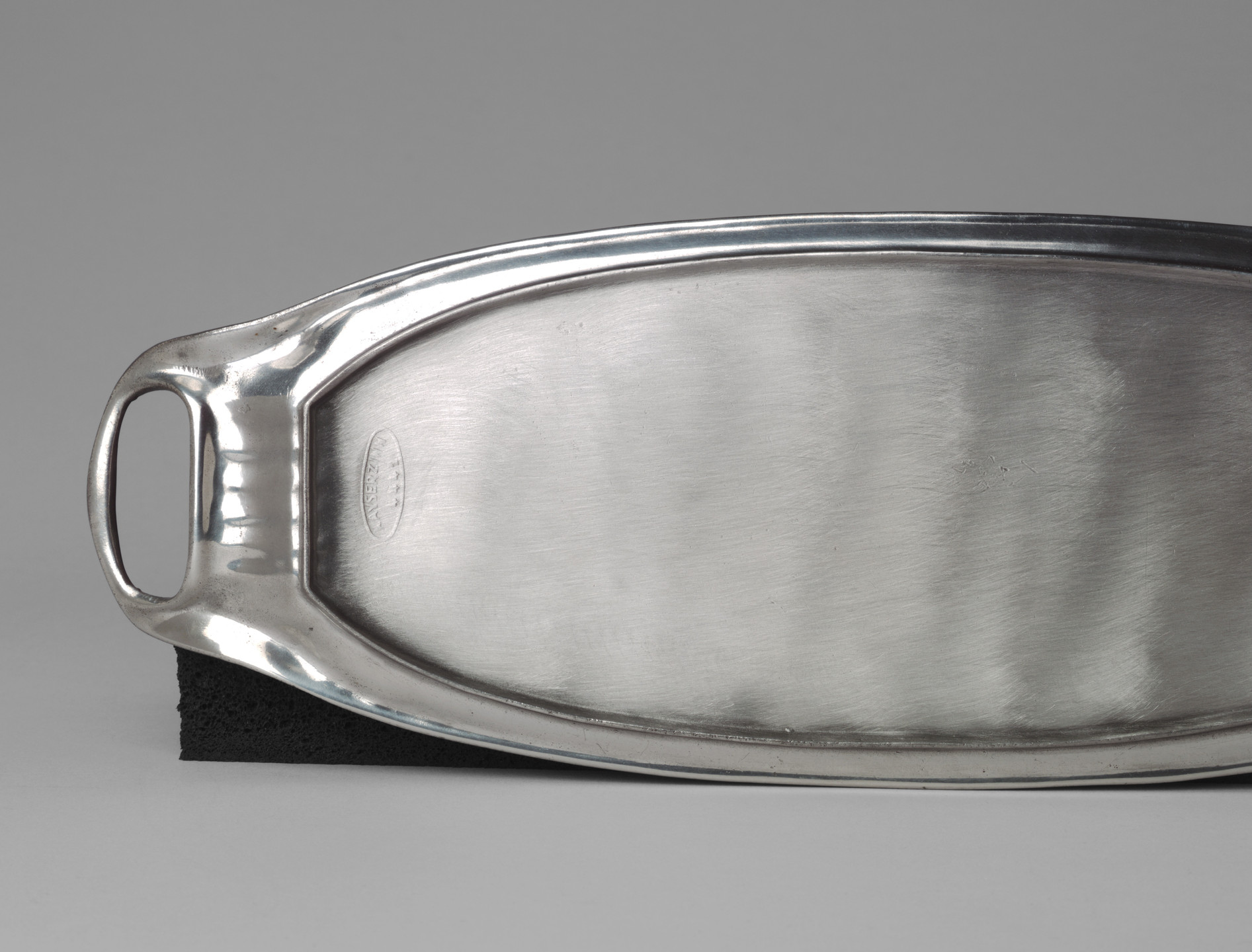 J. P. Kayser Sohn. Tray. 1900-1902