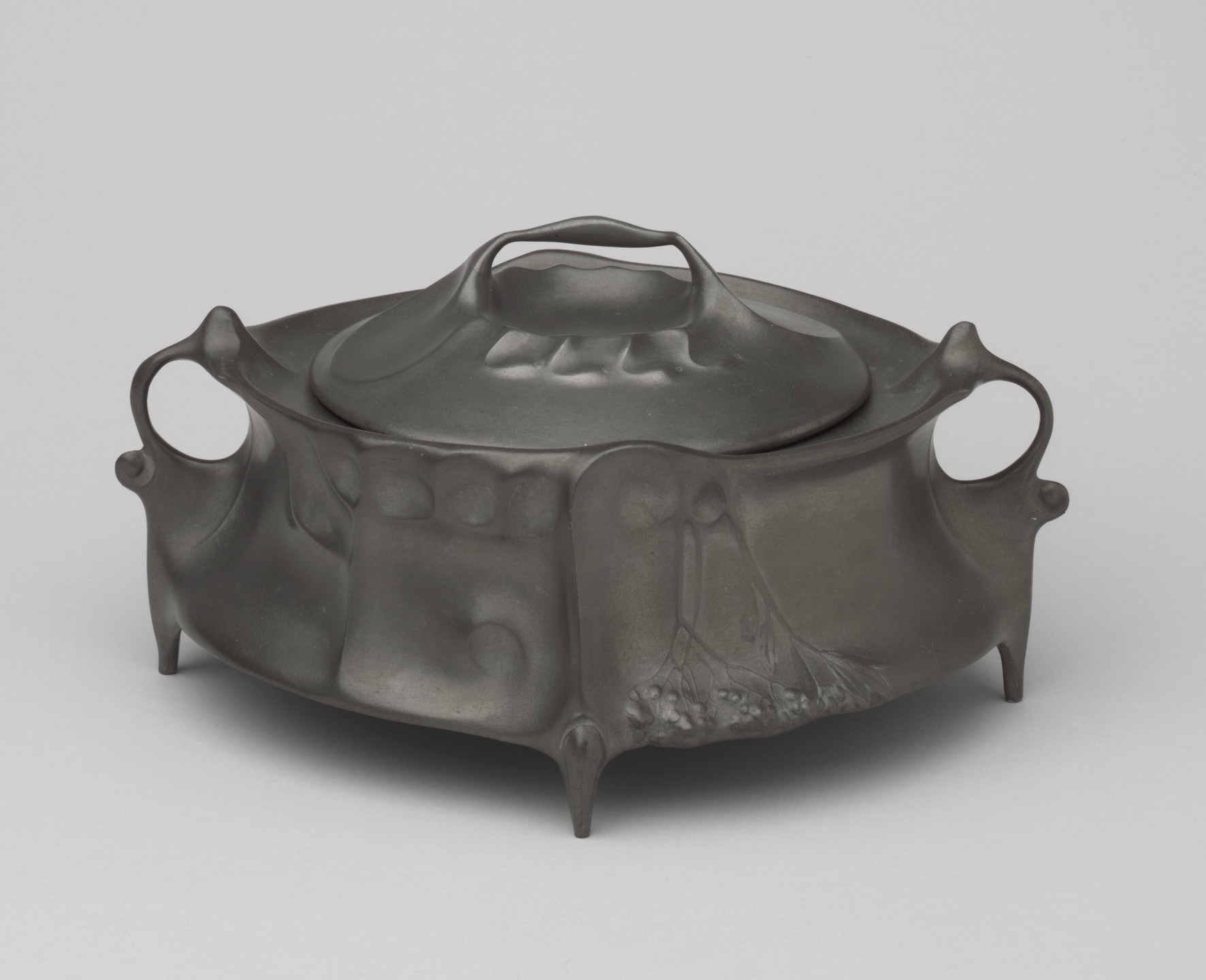 Hermann Fauser. Biscuit Box. 1902-04