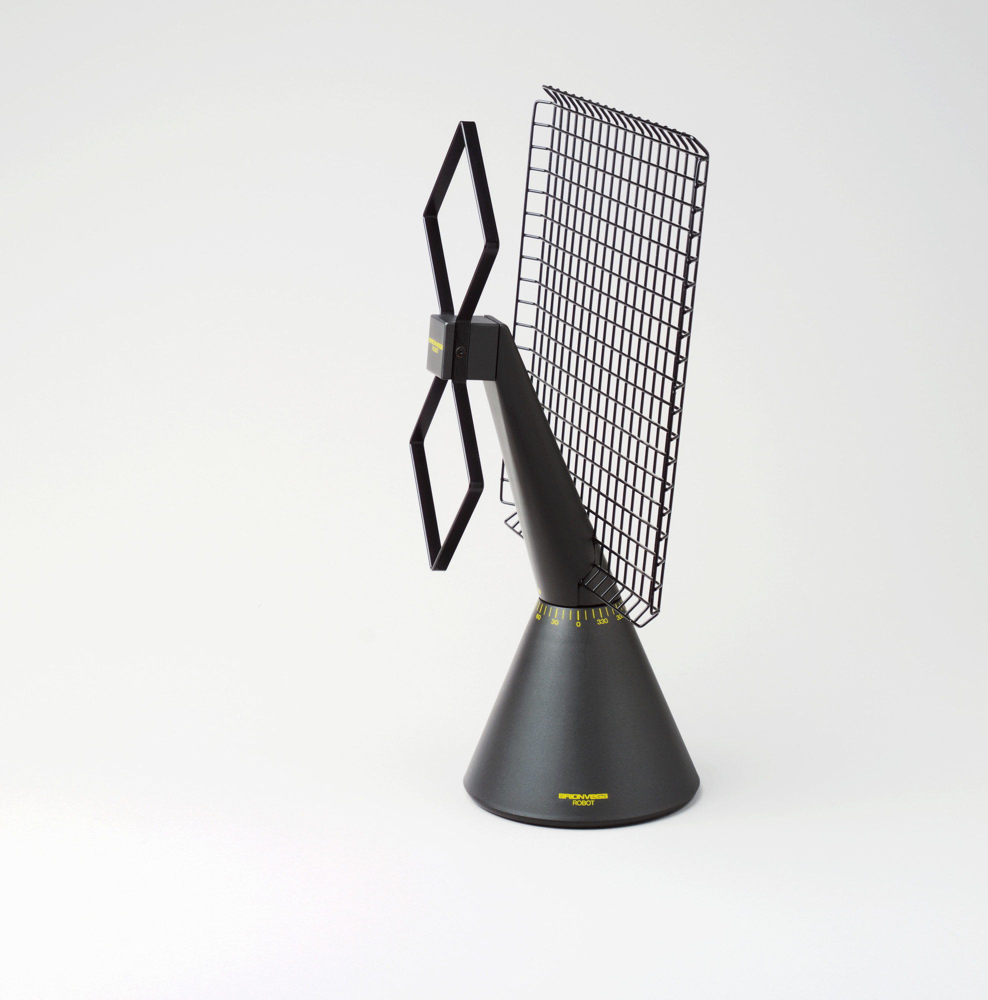 Mario Bellini. Robot Amplified Rotating Antenna