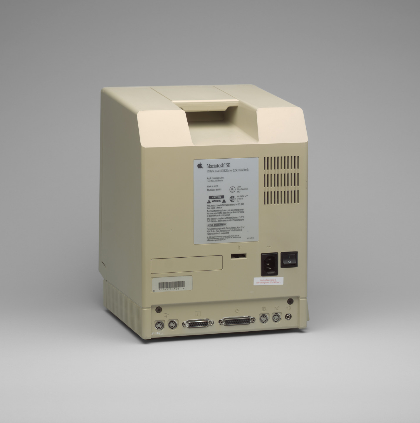 Apple, Inc., frogdesign, Sunnydale, CA. Macintosh SE Home Computer. 1987 (designed 1984)